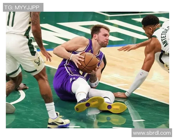 湖人对决雄鹿精彩赛事直播尽在腾讯平台，快来一起见证篮球盛宴